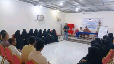 مدير تربية الحديدة يفتتح دورة للمعلمين المتطوعين بالخوخة