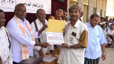 الحديدة.. مدرسة "أبو القاسم" تكرم المعلمين والطلاب المتفوقين في حيس