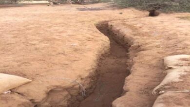 مصادر: الحوثيون مستمرون بحفر الخنادق في الحديدة