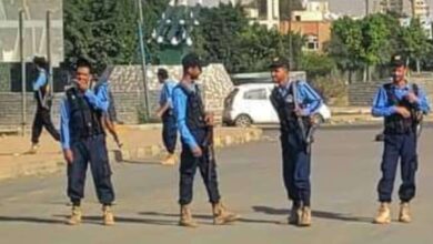 مليشيا الحوثي تسلح عناصرها من شرطة المرور في صنعاء