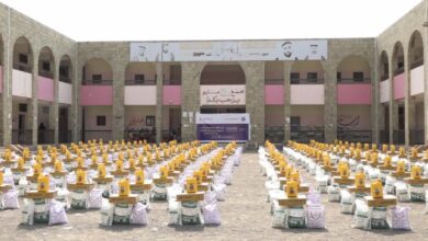 محافظ الحديدة يدشن مشروع إغاثي جديد للنازحين بدعم الهلال الإماراتي