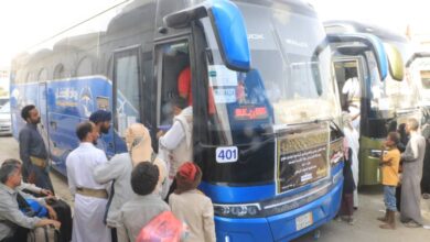 المعوضي وحجازي يودعان فوجاً من حجاج مأرب 5 المعوضي وحجازي يودعان فوجاً من حجاج مأرب