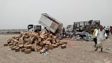 صناعة وتجارة المخا ينفذ إتلاف سلع منتهية الصلاحية 2 صناعة وتجارة المخا ينفذ إتلاف سلع منتهية الصلاحية