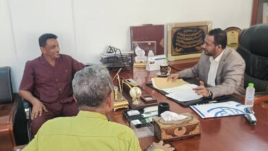 وزير التربية يناقش مع مدير مكتب الحديدة احتياجات التعليم بالمحافظة