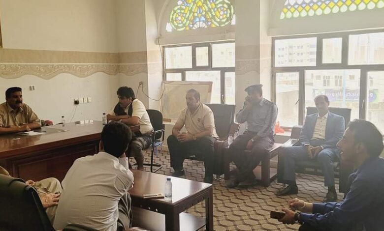 شبوة.. أجتماع يقر وقف الخدمات على المخططات غير قانونية والعشوائية في عتق