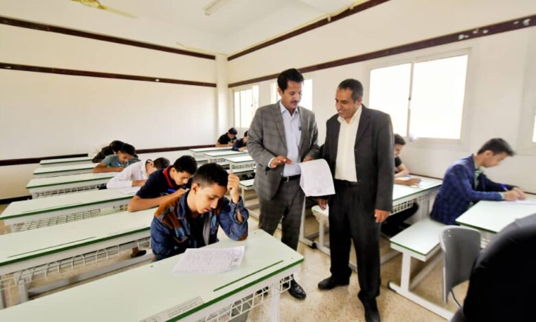 نائب وزير التربية يدشن اختبارات القبول بمجمع المتفوقين في مأرب 1 نائب وزير التربية يدشن اختبارات القبول بمجمع المتفوقين في مأرب