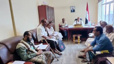 مدير المخا يعقد اجتماعا لمناقشة وضع مؤسسة المياه بالمديرية