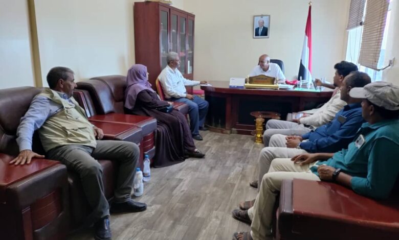 مناقشة تعزيز دور صندوق النظافة والتحسين في المخا 1 مناقشة تعزيز دور صندوق النظافة والتحسين في المخا