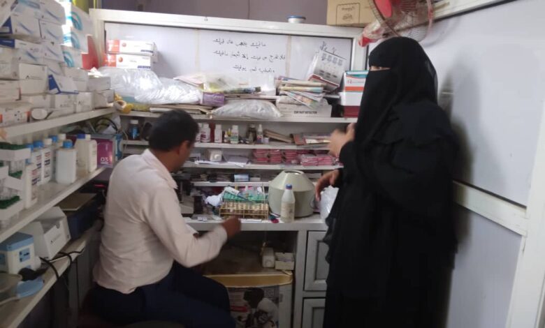 صحة المخا تنفذ حملة تفتيش على كافة الصيدليات والمراكز الطبية بالمديرية 1 صحة المخا تنفذ حملة تفتيش على كافة الصيدليات والمستفشات بالمديرية