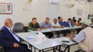 محافظ الحديدة يؤكد أهمية تطوير مراكز الإنزال السمكي بالمحافظة
