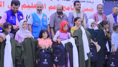 منتدى الإغاثة ينفذ مشروع الحقيبة المدرسية في مأرب