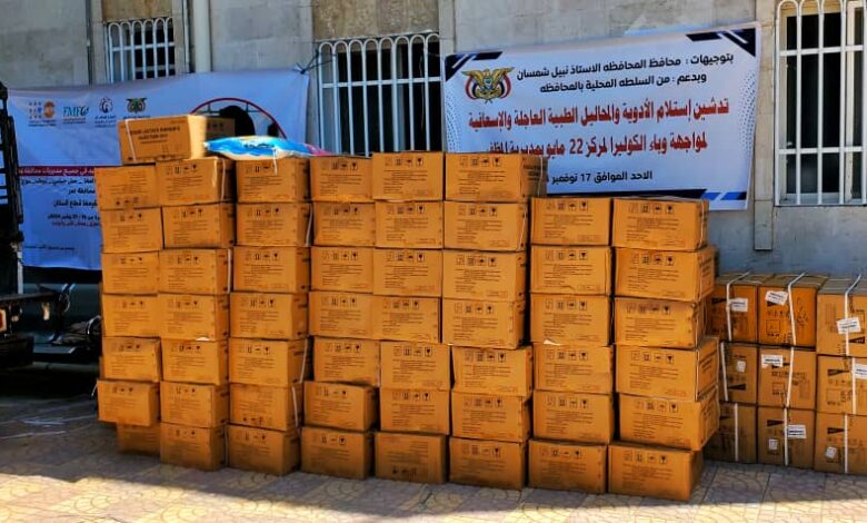 تعز.. مكتب الصحة يوزع أدوية ومحاليل طبية لمواجهة وباء الكوليرا 1 تعز.. مكتب الصحة يوزع أدوية ومحاليل طبية لمواجهة وباء الكوليرا