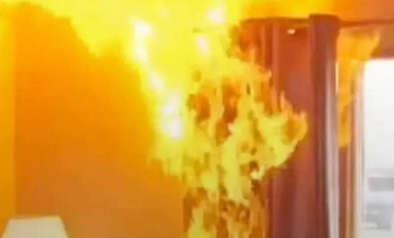 وفاة سبعة أشخاص وإصابة امرأة بحريق شاحن هاتف في السعودية 1 وفاة سبعة أشخاص وإصابة امرأة بحريق شاحن هاتف في السعودية