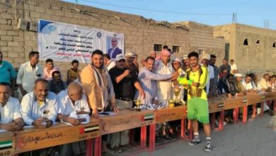 المخا.. تكريم الفرق الفائزة بالبطولة الرياضية في يختل