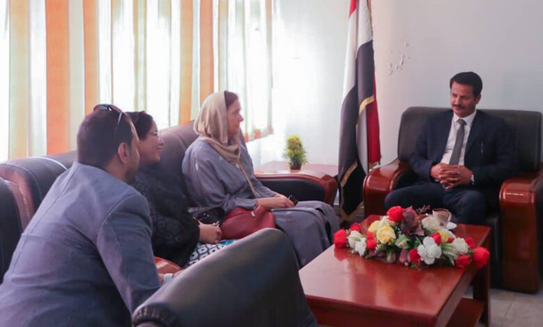 نائب وزير التربية يلتقي المديرة القطرية للمجلس النرويجي لمناقشة سبل تعزيز التعاون المشترك