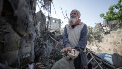 الرئيس الفلسطيني يدعو حماس لتسليم حكم غزة ووقف احتجاز الرهائن