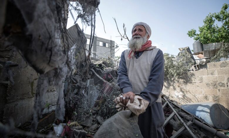 الرئيس الفلسطيني يدعو حماس لتسليم حكم غزة ووقف احتجاز الرهائن