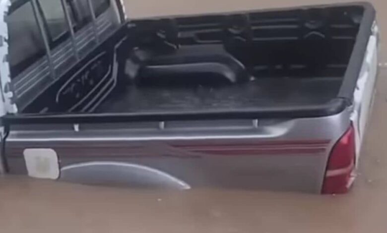 السيول تودي بحياة شخص وتُصيب آخرين في إب 1 السيول تودي بحياة شخص وتُصيب آخرين في إب