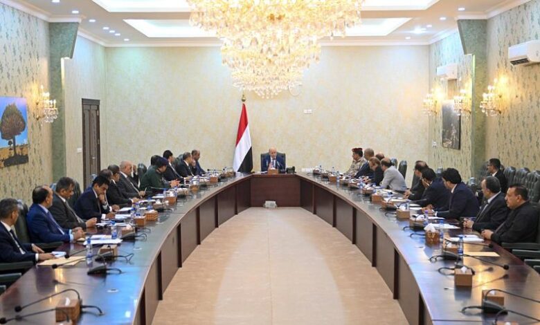 العليمي للحكومة : أمامكم مهمة كبرى في البناء المؤسسي والتعافي الاقتصادي واستكمال معركة الخلاص 1 العليمي للحكومة : أمامكم مهمة كبرى في البناء المؤسسي والتعافي الاقتصادي واستكمال معركة الخلاص
