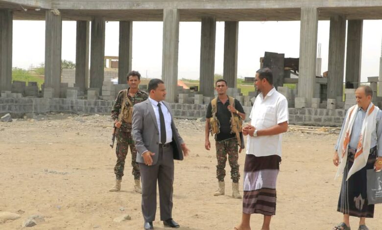 وكيل الحديدة يطلع على مشروع إنشاء إصلاحية السجناء في الخوخة 1 وكيل الحديدة يطلع على مشروع إنشاء إصلاحية السجناء في الخوخة
