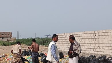 الخوخة.. صندوق النظافة ينفذ حملة ميدانية لإزالة النفايات في حي القاضي