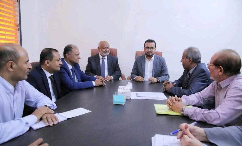 محافظ الحديدة ورئيس هيئة الأراضي يوقعان اتفاقية المخطط العام لتنظيم وتطوير الخوخة
