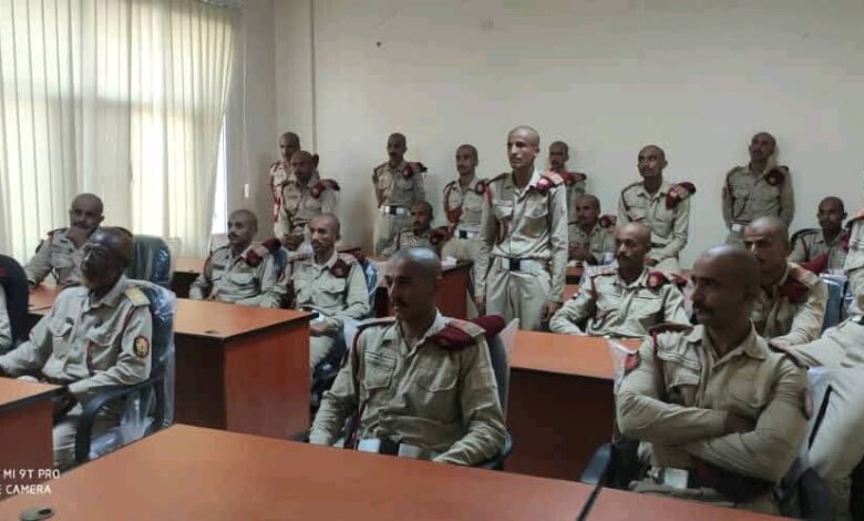 محاضرة حول الألغام البحرية والاتصالات بمصلحة خفر السواحل في عدن
