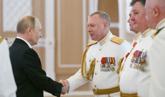 بعد مناورات عسكرية كبرى.. بوتين يعلن إعادة هيكلة البحرية الروسية 1 بعد مناورات عسكرية كبرى.. بوتين يعلن إعادة هيكلة البحرية الروسية