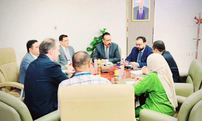 وزير الأشغال يبحث مع البنك الدولي تطوير شبكة الطرق وصيانتها في اليمن 1 وزير الأشغال يبحث مع البنك الدولي تطوير شبكة الطرق وصيانتها في اليمن