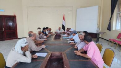مدير عام المخا يؤكد تعزيز الرقابة الصارمة على المنشآت الصحية وضبط المخالفين
