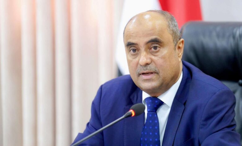 توجيهات عاجلة من بن بريك بتخفيض أسعار أسطوانات الغاز للمواطنين