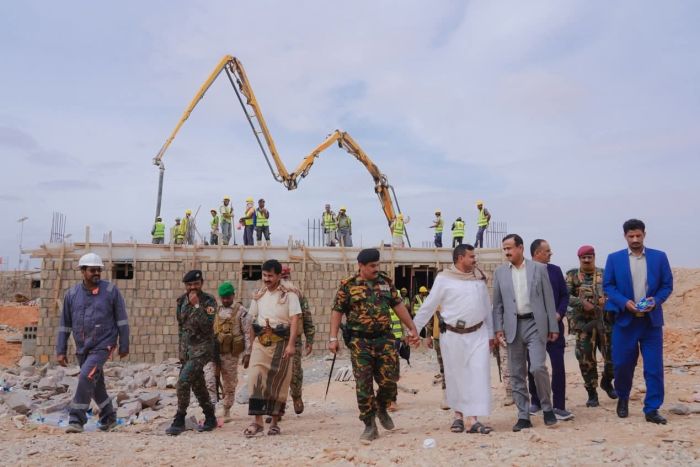 شبوة.. بن الوزير يطّلع على سير العمل في مركز الطوارئ بمستشفى الشيخ محمد بن زايد 1 شبوة.. بن الوزير يطّلع على سير العمل في مركز الطوارئ بمستشفى الشيخ محمد بن زايد