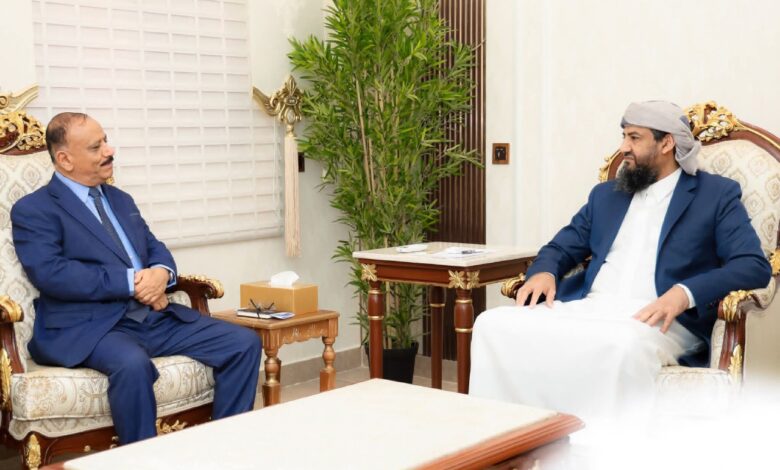 المحرمي يلتقي وزير النقل ويشدد على مكافحة التهريب عبر المنافذ