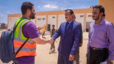 تشغيل ناجح لمحطة الطاقة الشمسية في شبوة والمحافظ يبدي ارتياحه ويشيد بالدعم الإماراتي