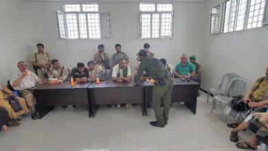 مليشيا الحوثي تساوم سجناء في الحديدة مقابل الإفراج عنهم