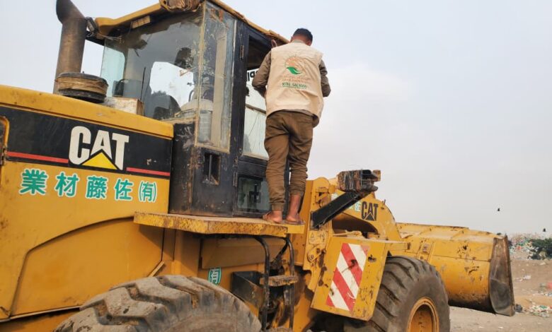 بدء أعمال توسعة وتنظيف المكب في مديرية الخوخة بالحديدة 1 بدء أعمال توسعة وتنظيف المكب في مديرية الخوخة بالحديدة