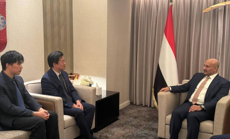طارق صالح يستعرض مع القائم بالأعمال الصيني فرص الاستثمار ودعم الإصلاحات الاقتصادية