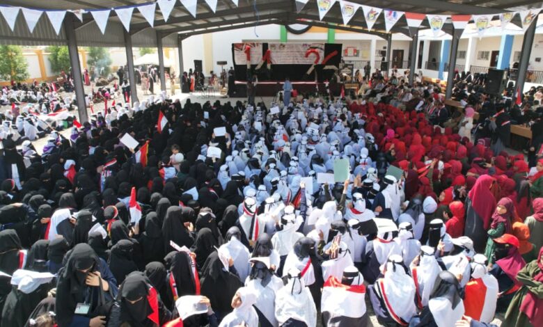 مأرب.. مدرسة أروى تحتفي بذكرى ثورتي سبتمبر وأكتوبر بكرنفال وطني متميز