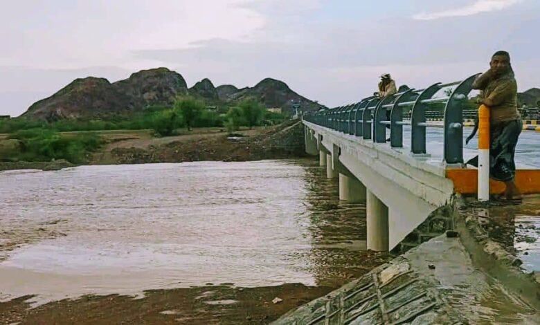 سيول غزيرة تجتاح مناطق في مديرية موزع غرب تعز