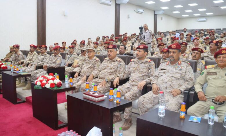وزير الدفاع يدشن البطاقة العسكرية الإلكترونية لضباط القوات المسلحة في عدن 1 وزير الدفاع يدشن البطاقة العسكرية الإلكترونية لضباط القوات المسلحة في عدن