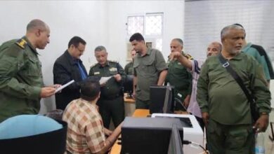 عدن.. ضبط شبكة تزوير وثائق رسمية في مركز الأحوال المدنية بالمنصورة