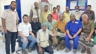 المخا.. اختتام المخيم المجاني لجراحة العيون بإجراء أكثر من 500 عملية جراحية