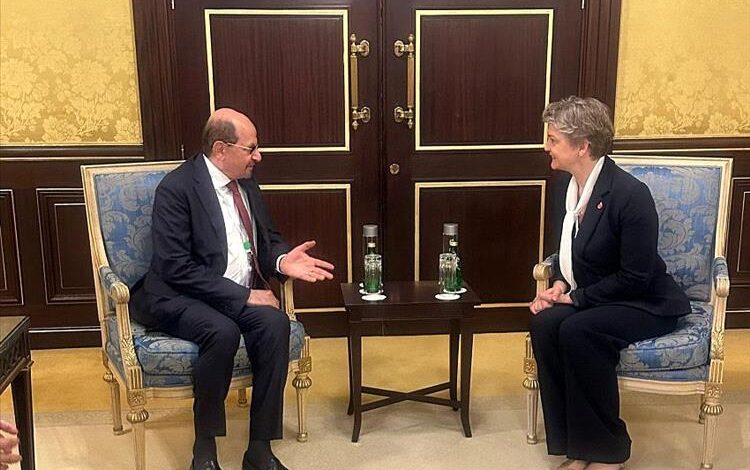 الزنداني يبحث مع وزيرة الخارجية البريطانية الإصلاحات الاقتصادية وتعزيز التعاون الثنائي