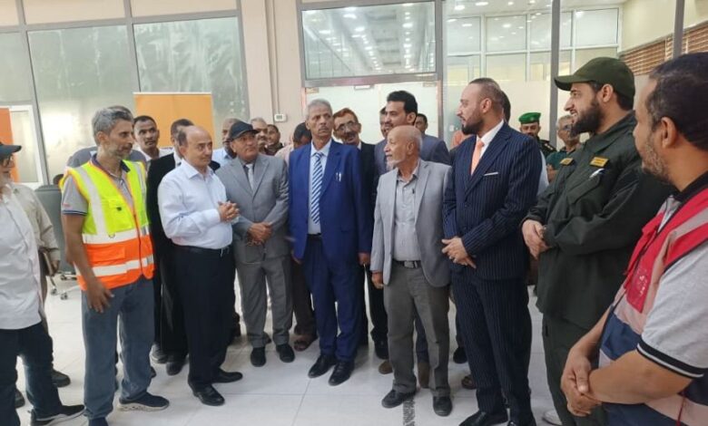 محافظ لحج يتفقد مصانع استراتيجية ويؤكد دعم الاستثمار الصناعي