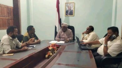 الخوخة تبحث مع منظمة الإغاثة الدولية خطط التدخلات الإنسانية ومسوح الاحتياجات