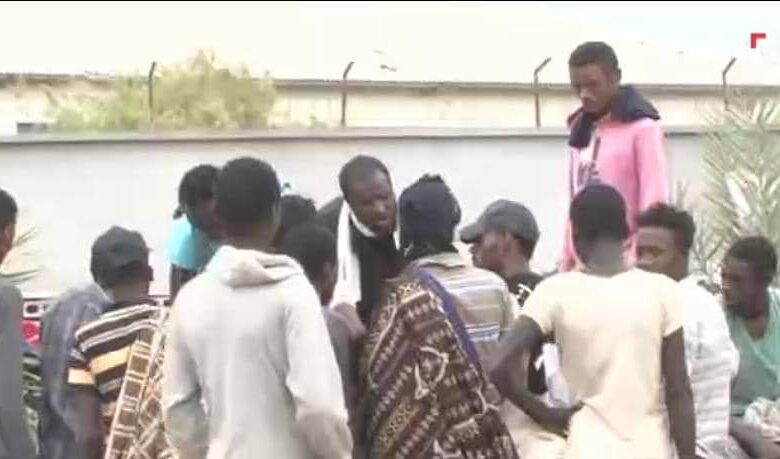 تدفّق قياسي للمهاجرين الأفارقة إلى اليمن.. ضغوط متصاعدة واستغلال حوثي ممنهج 1 تدفّق قياسي للمهاجرين الأفارقة إلى اليمن.. ضغوط متصاعدة واستغلال حوثي ممنهج
