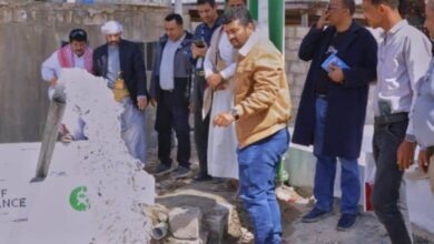 مأرب.. إطلاق مشروع مياه جديد يخفف معاناة النازحين في مخيم الجفينة