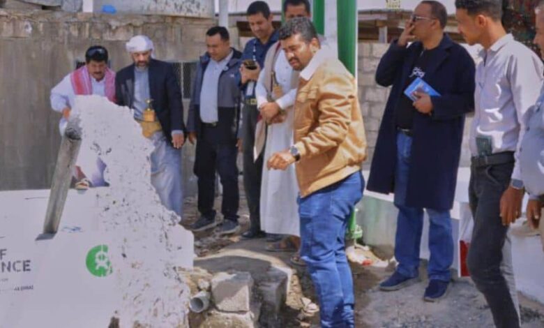 مأرب.. إطلاق مشروع مياه جديد يخفف معاناة النازحين في مخيم الجفينة