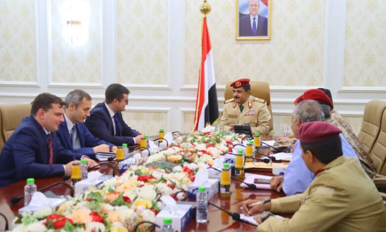وزير الدفاع يشيد بالعلاقات اليمنية–الروسية ويؤكد تعزيز التعاون الدفاعي 1 وزير الدفاع يشيد بالعلاقات اليمنية–الروسية ويؤكد تعزيز التعاون الدفاعي
