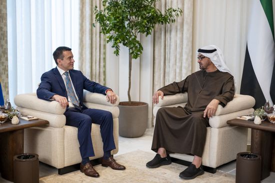 الرئيس الإماراتي ورئيس الإكوادور يبحثان آفاق التعاون الاقتصادي والاستثماري المشترك